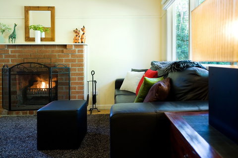 Apple Tree Cottage - Newcastle Accommodation 1