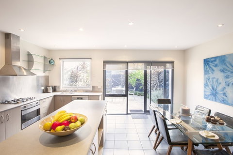 BOUTIQUE STAYS - Roxys Place - Newcastle Accommodation 2