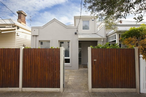 BOUTIQUE STAYS - Roxys Place - Newcastle Accommodation 1