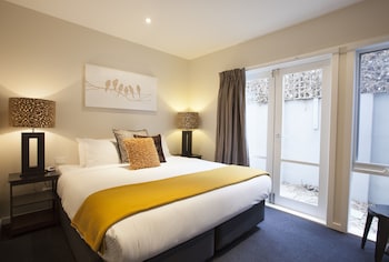 BOUTIQUE STAYS - Roxys Place - Newcastle Accommodation 0