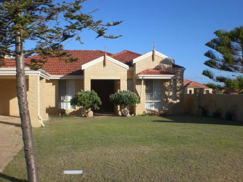 Port Bouvard Beach Holiday Home Mandurah - New Castle Tourism 0