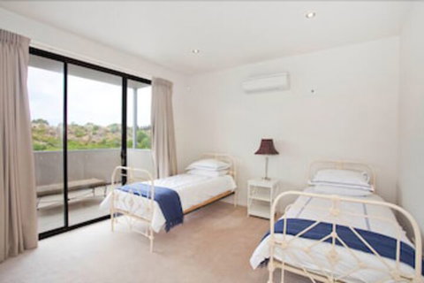 Four Kings Apartments - Newcastle Accommodation 7