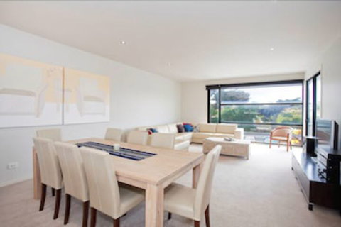 Four Kings Apartments - Newcastle Accommodation 6
