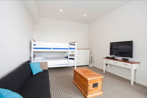 Four Kings Apartments - Newcastle Accommodation 5