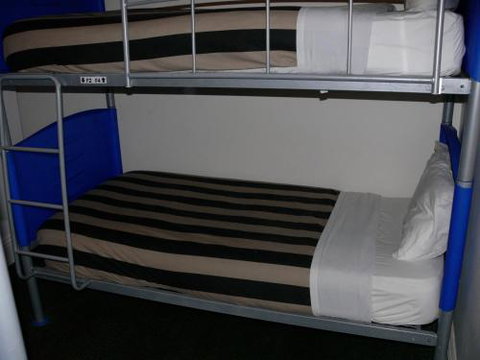 Adelaide Backpackers Inn - New Castle Tourism 3