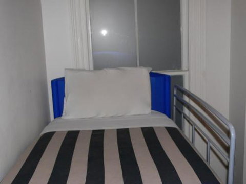 Adelaide Backpackers Inn - New Castle Tourism 5