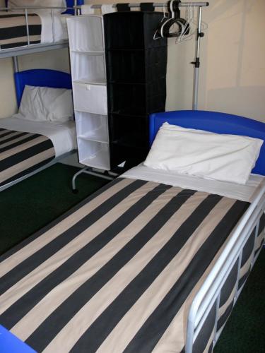 Adelaide Backpackers Inn - New Castle Tourism 1