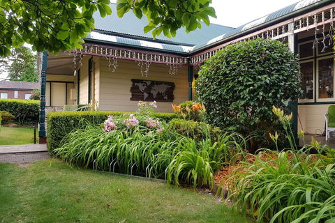Glenella Guesthouse - New Castle Tourism 1