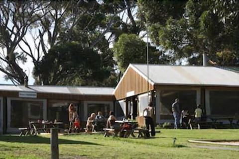 Seal Bay Cottages - New Castle Tourism 6