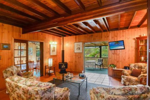 Peppertree Cottage - Newcastle Accommodation 3
