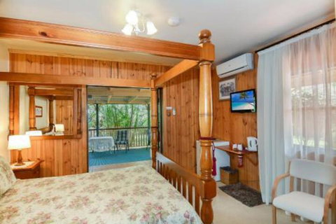 Peppertree Cottage - Newcastle Accommodation 4