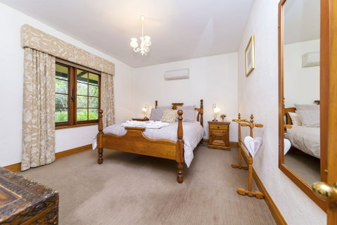 Country Pleasures B&B - Newcastle Accommodation 3