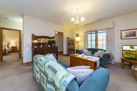 Country Pleasures B&B - Newcastle Accommodation 2