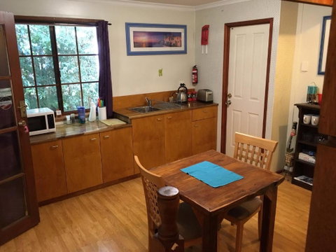 Dancing Waters Cottage - Newcastle Accommodation 5