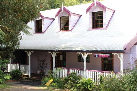 Dancing Waters Cottage - Newcastle Accommodation 1