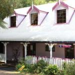 Dancing Waters Cottage - Newcastle Accommodation 0