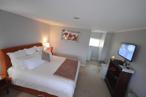 Sancerre Estate - New Castle Tourism 1