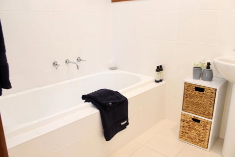 Nagoondie Studio - Newcastle Accommodation 4