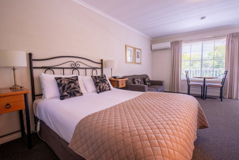 Yarra Gables - Newcastle Accommodation 3