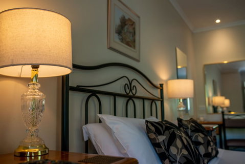 Yarra Gables - Newcastle Accommodation 0