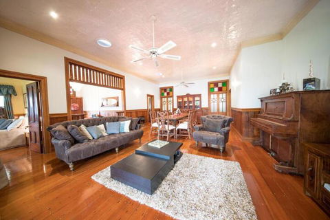 Foxwell Park Lodge & Restaurant - Newcastle Accommodation 2