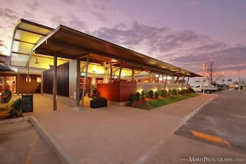 Morayfield Tavern & Motel - New Castle Tourism 1