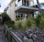 Battery Cove Beach Front Apartment - Newcastle Accommodation