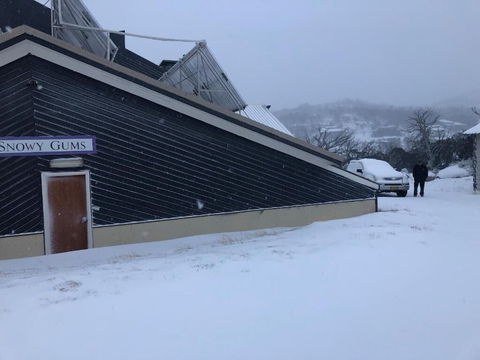 Snowy Gums Chalet - New Castle Tourism 1