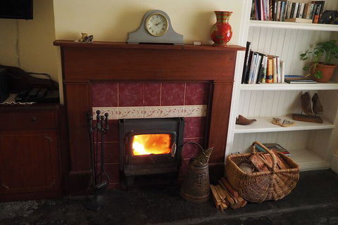 Cobblers Cottage B & B Accommodation - Newcastle Accommodation 7