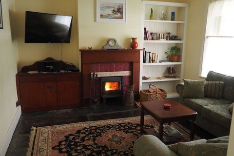 Cobblers Cottage B & B Accommodation - Newcastle Accommodation 6