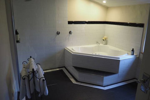 Cobblers Cottage B & B Accommodation - Newcastle Accommodation 5