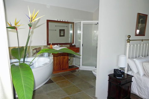 Airlie Waterfront Bed & Breakfast - New Castle Tourism 5