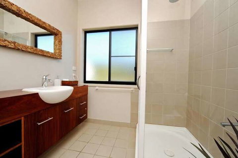 Airlie Waterfront Bed & Breakfast - New Castle Tourism 7