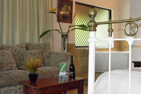 Airlie Waterfront Bed & Breakfast - New Castle Tourism 6