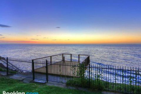 Dolphins At Sunset - New Castle Tourism 7