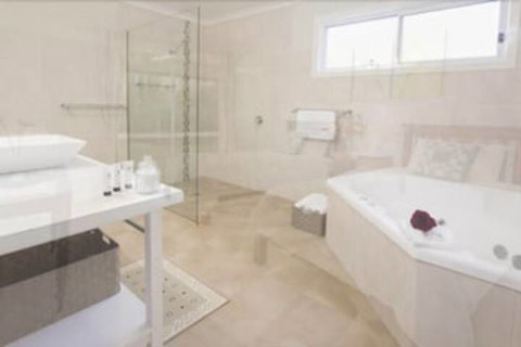 Brookfield Guesthouse - Newcastle Accommodation 4