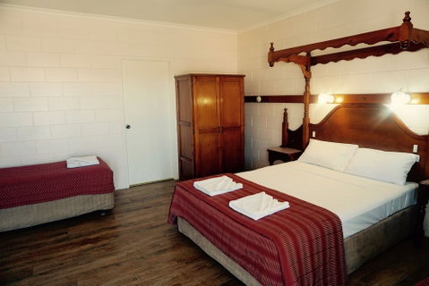 Yongala Lodge By The Strand - Newcastle Accommodation 5