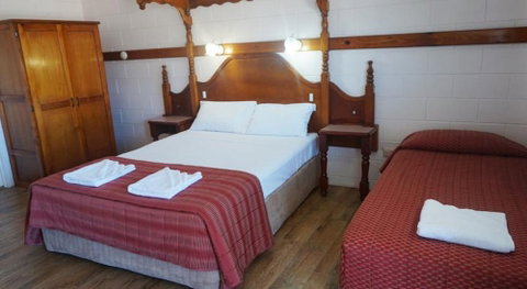 Yongala Lodge By The Strand - Newcastle Accommodation 3