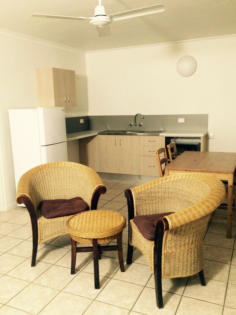 Yongala Lodge By The Strand - Newcastle Accommodation 1