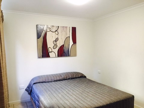 Yongala Lodge By The Strand - Newcastle Accommodation 2