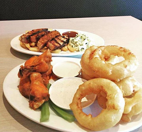 Moreton Bay Boat Club Restaurant - Newcastle Accommodation 11