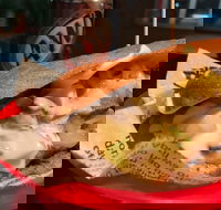 Pontiac Burgers  Wings - Newcastle Accommodation