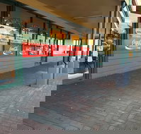 Michael's Golden Hen - Newcastle Accommodation