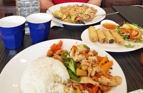 Awesome Thai - Newcastle Accommodation 0