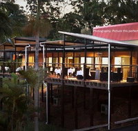 Pasfields Restaurant Bar  Deck - Newcastle Accommodation