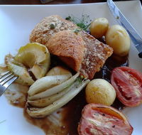 Swill 'N' Grill - Newcastle Accommodation
