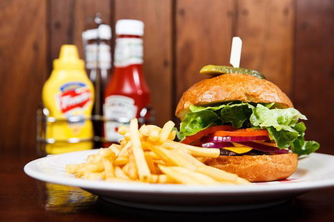 The Local Pub - New Castle Tourism 0