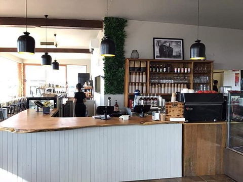 Kiki's In The Grove - New Castle Tourism 0