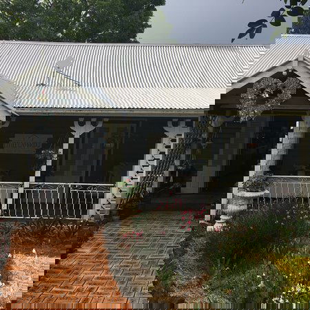 Little Cambridge - Newcastle Accommodation 0