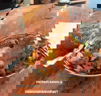 Einstein's on Albert